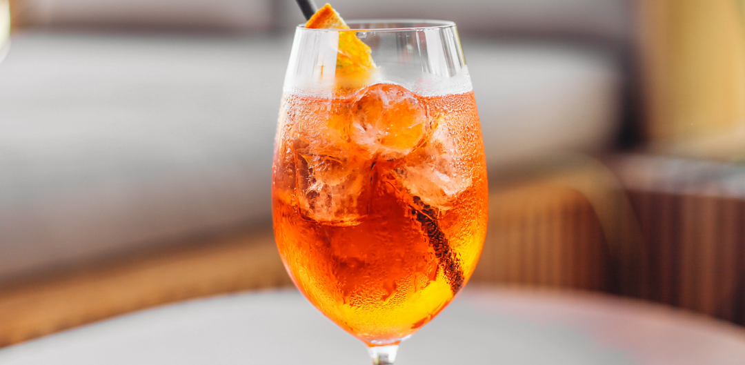 HOW TO MAKE AN APEROL SPRITZ